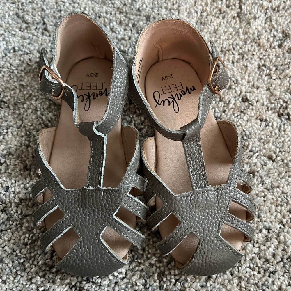 Monkey Feet leather sandal